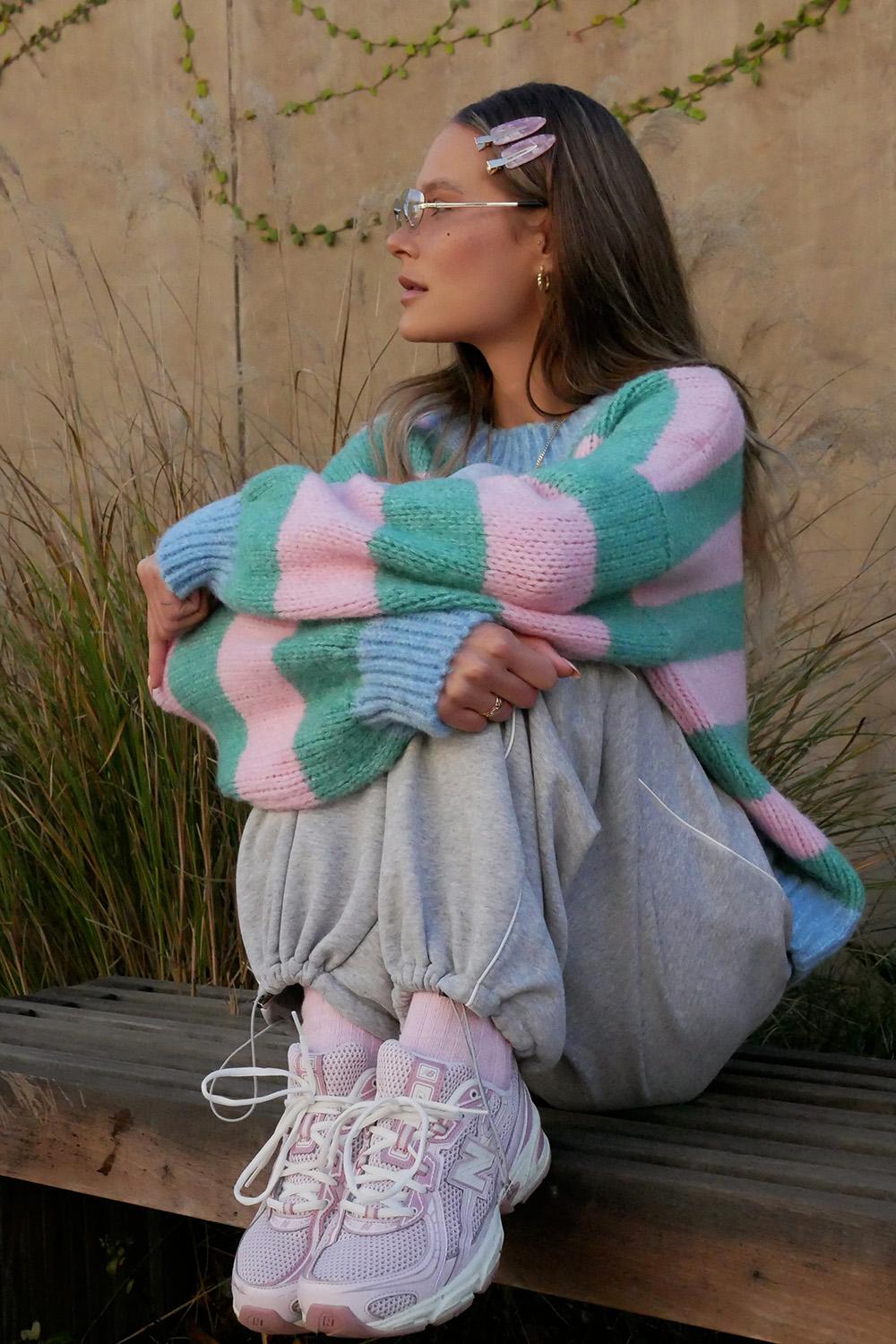 Sweter Fade Into You